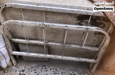 السلام عليكم سرير مستعمل حديد ثقيل مال ايام زمان جداً نضيفه ويحتاجلها صبغ تطلع جديده السعر بي مجال.. 2