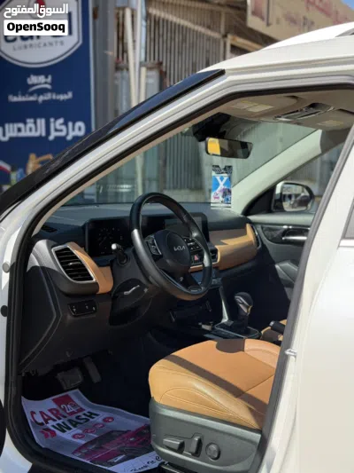 Kia Seltos EX 4