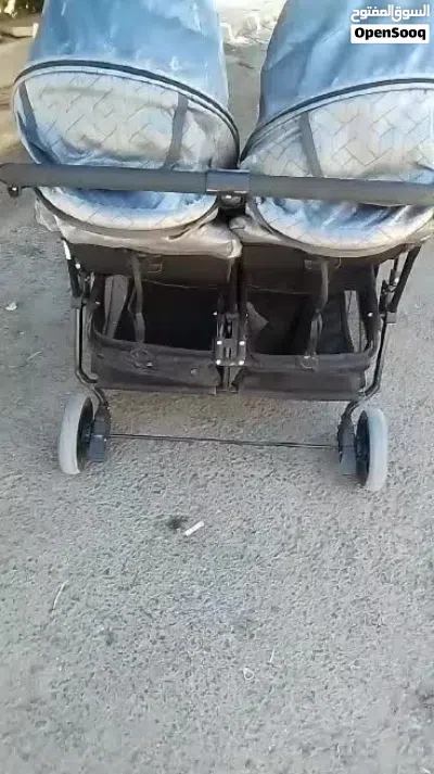 عربايه اطفال توآم بحاله ممتازه جدا للبيع بسعر مناسب للجميع السعر 35 العربايه بحاله ممتازه وماكنه 4