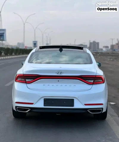 هيونداي ازيرا Standard 4