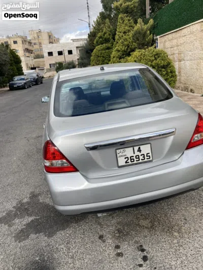 Nissan Tiida 4