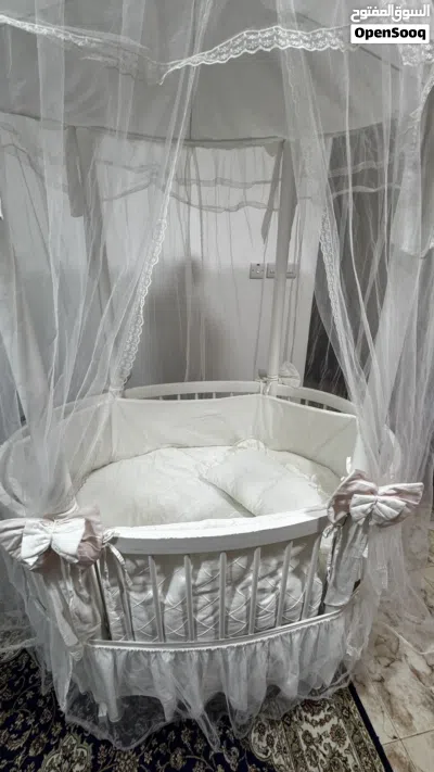 سرير أطفال جاهز للتسليم مع لوازمه Baby crib with its accessories 3
