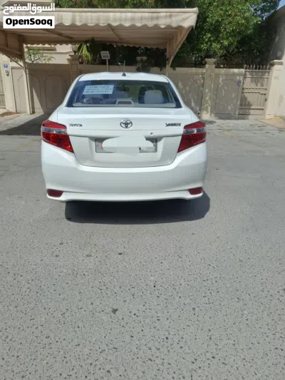 Toyota Yaris E 2