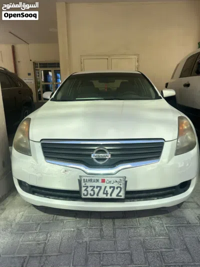Nissan Altima Standard 2