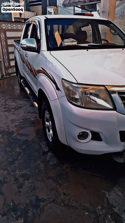 Toyota Hilux DLX 2