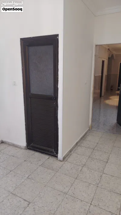 مكاتب للايجار في وسط البلد على الشارع العام 3