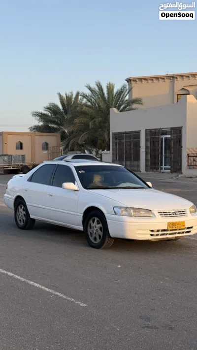 تويوتا كامري XLE 3