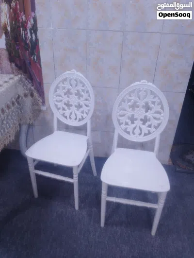 ميز طعام فول نظافه لا يفوتكم قوي و مناسب 90٪ نظافه 100و بيه مجال 4كراسي 2