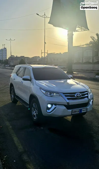 Toyota Fortuner SR5 4