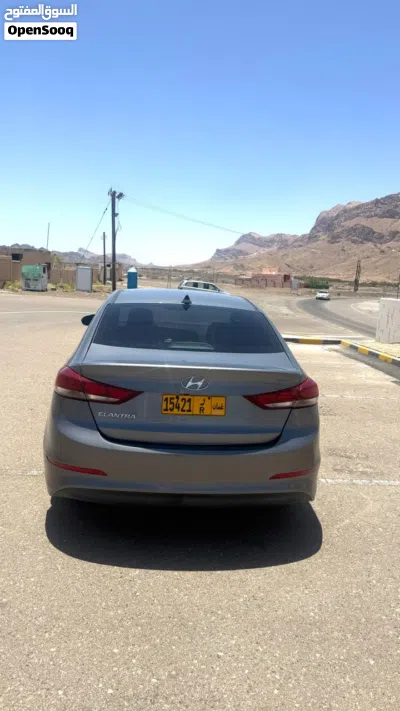 Hyundai Elantra SEL 4