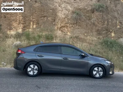Hyundai Ioniq Standard 3