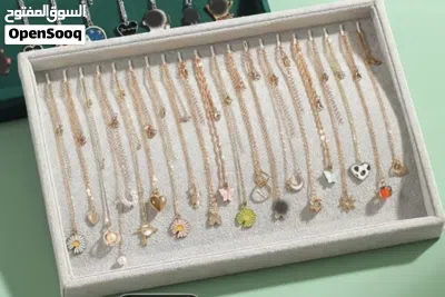 ستاند للسلاسل والأساور لون رمادي فاتح جديد غير مستخدم 3