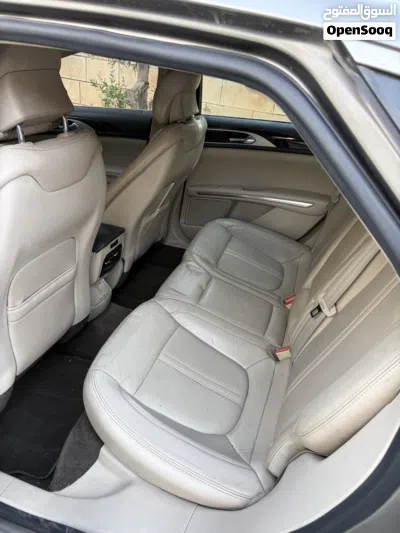 Lincoln MKZ Premiere 4