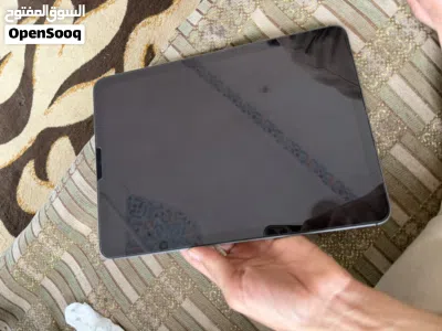 ايباد آير 4 ذاكره 64 بطاريه 100% لون اسود نظافه 10/10 السعر 250$ 2