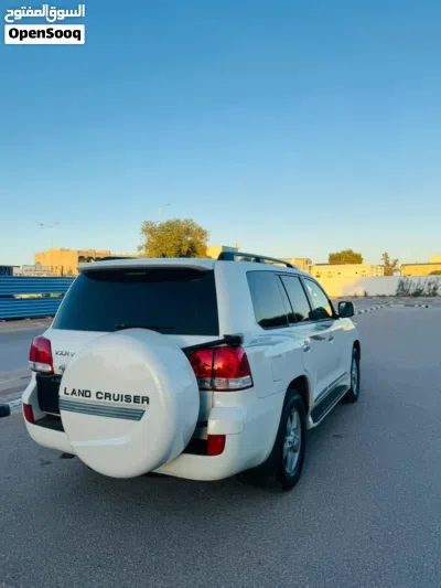 تويوتا لاند كروزر VXR 4