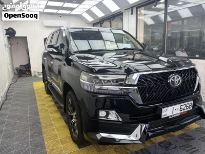 Toyota Land Cruiser GXR 2
