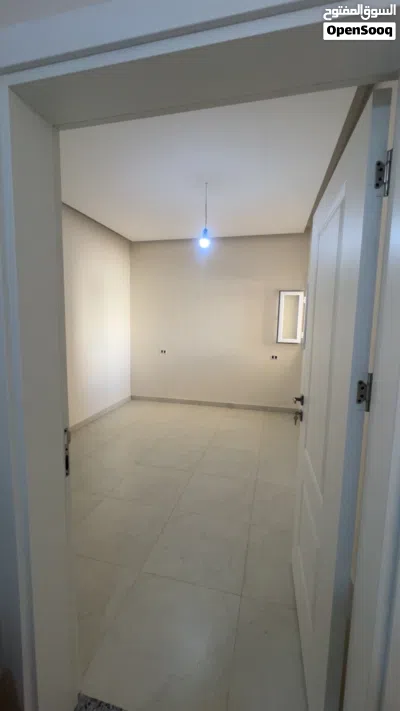 شقة للايجار تشطيب جديد ومش مسكونه قبل 3