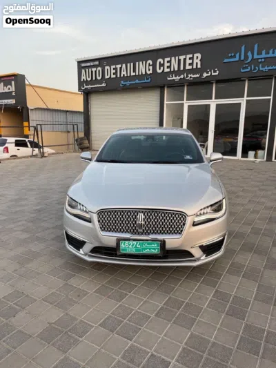 Lincoln MKZ Premiere 2