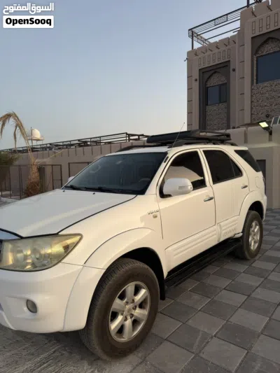 Toyota Fortuner SR5 4