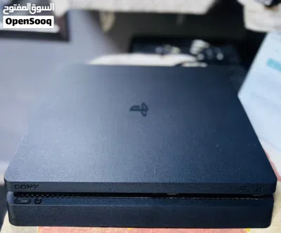 PS4 slim مستعمله للبيع بحاله الوكاله 2