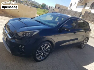 Kia Niro SX Touring 4