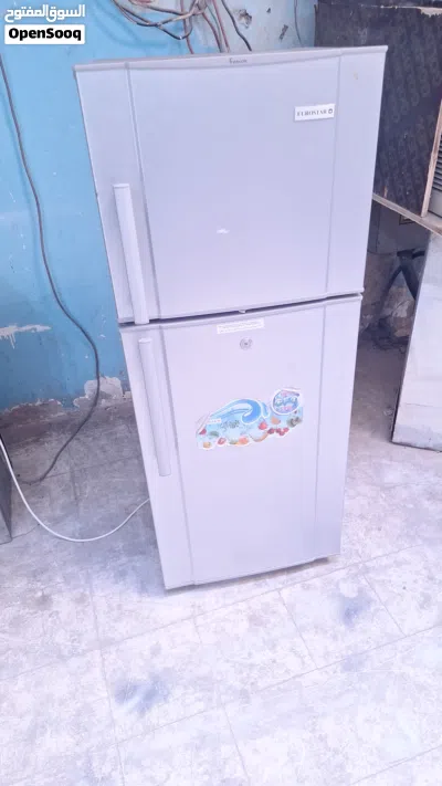 بيع ثلاجه 10قدم بحاله ممتازه جدا مع التوصيل والكفاله 3