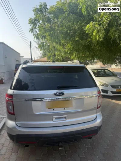Ford Explorer Base 2
