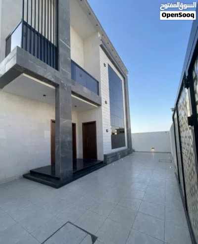 Stunning Classic Villa in Al Amrah 3
