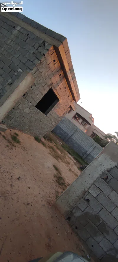 ارض مساحتها 415 للايجار بداخلها بناء مساحته 60 متر شقة صغيرة وفيها زوز واجهات فيها بئر وماجن 2