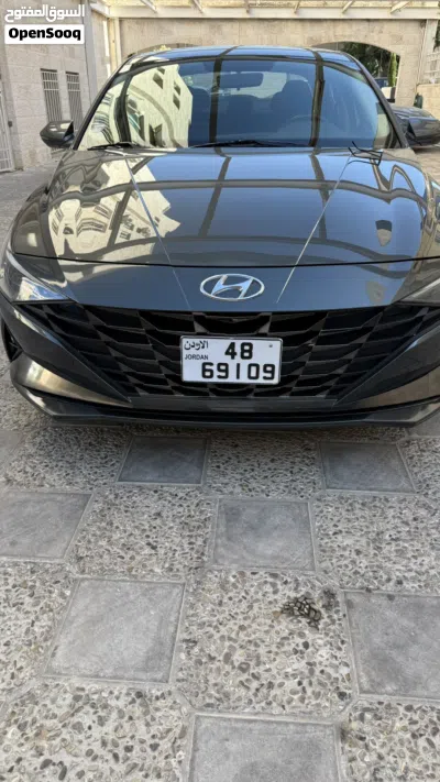 Hyundai Elantra Standard 4