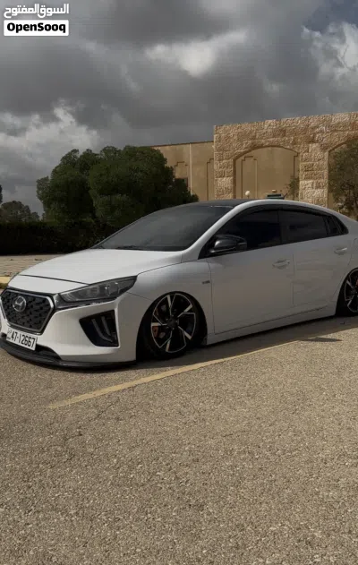 هيونداي ايونيك Standard 3