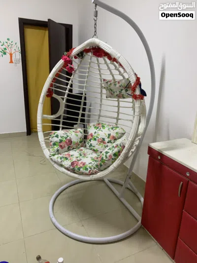 Hanging basket cocoon chair 2