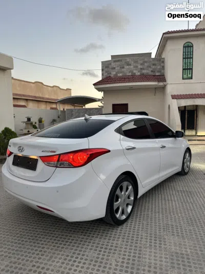 Hyundai Elantra Limited 4