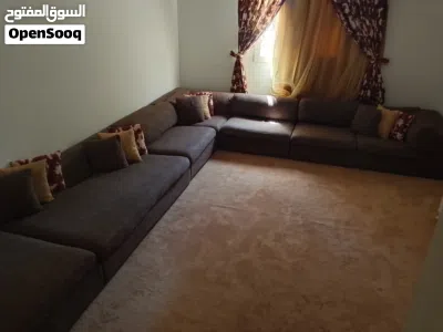 الصالون والبساط والستارات والمكتبة والطاولات الكحل للبيع 3