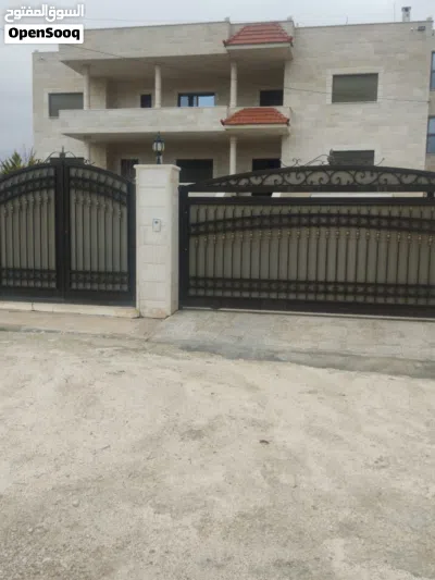 بيت مستقل 4 غرف نوم ماستر روم 4 واجهات حجر بلكونات صالات كراج خزان ماء تدفئه سور حديقه عزل اطلاله ح 3