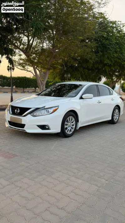 Nissan Altima S 4