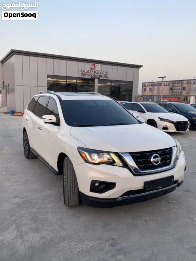Nissan Pathfinder XE 4