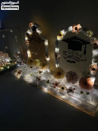 اطارات تخرج مع الاضاءه ب 30 مع اطار مربع مضيء مع الورود ب 50 للطلب تواصل واتس اب او خاص 4