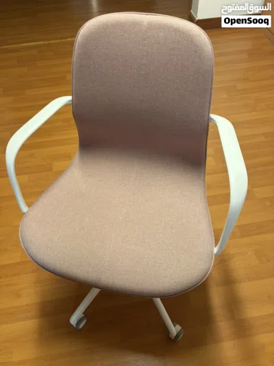 للبيع – مكتب IKEA MALM وكرسي مكتب IKEA LÅNGFJÄLL 2