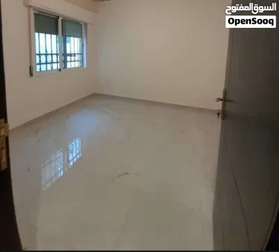 شقه طابق اول بسعر مغري 2نوم مع الماستر 2حمام صاله صالون مطبخ بلكونه موقع مميز ومخدوم 250 شهري 3