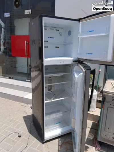 ثلاجه متوسطة الحجم شبه جديده نظيفه وممتازه جدا(Elekta)قابل للتفاوض 3
