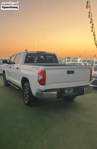 Toyota Tundra SR5 4