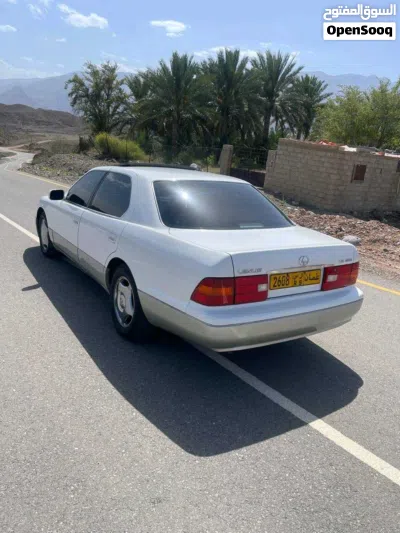 Lexus LS LS 400 2
