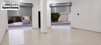 محلين جديدين بابين مفتوحين على بعض للإيجار 3