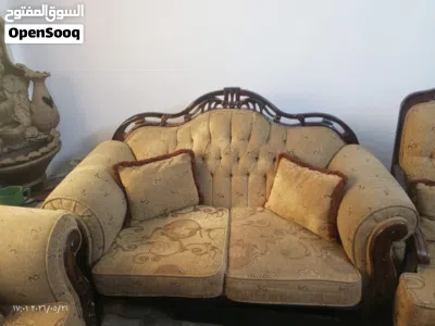 طقمين كنب مع بوفيه مستعمل بحاله الوكالة 4