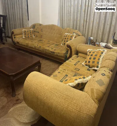 طقم كنب غرفة ضيوف بحالة ممتازة للبيع 3