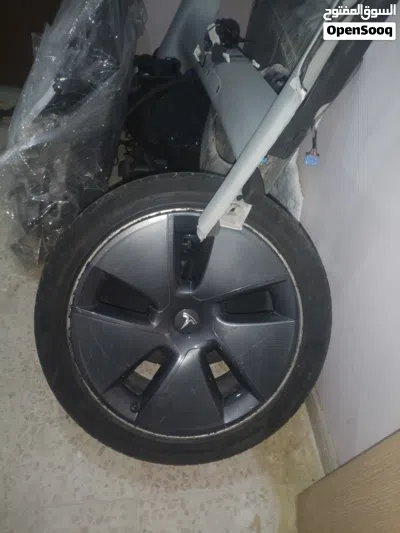 قطع غيار تيسلا مستعمل اصلي للبيع بسعر الجمله 3