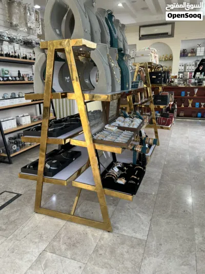 فرصة لا تعوّض ستاندات عرض منتجات بحالة الوكالة! 3