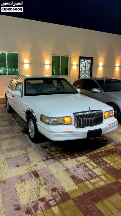Lincoln Town Car 3