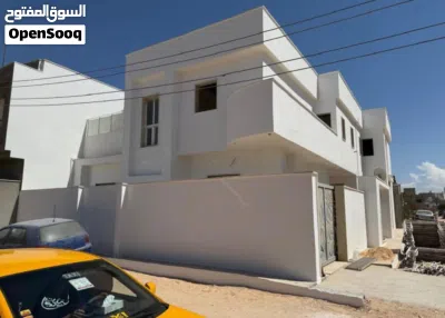 فيلا للبيع بواجهتين موقع استراتيجي وممتاز في شارع الخروب 2